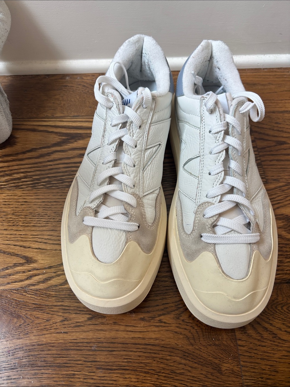 New Balance Men's White and Cream Leather Suede Sneakers